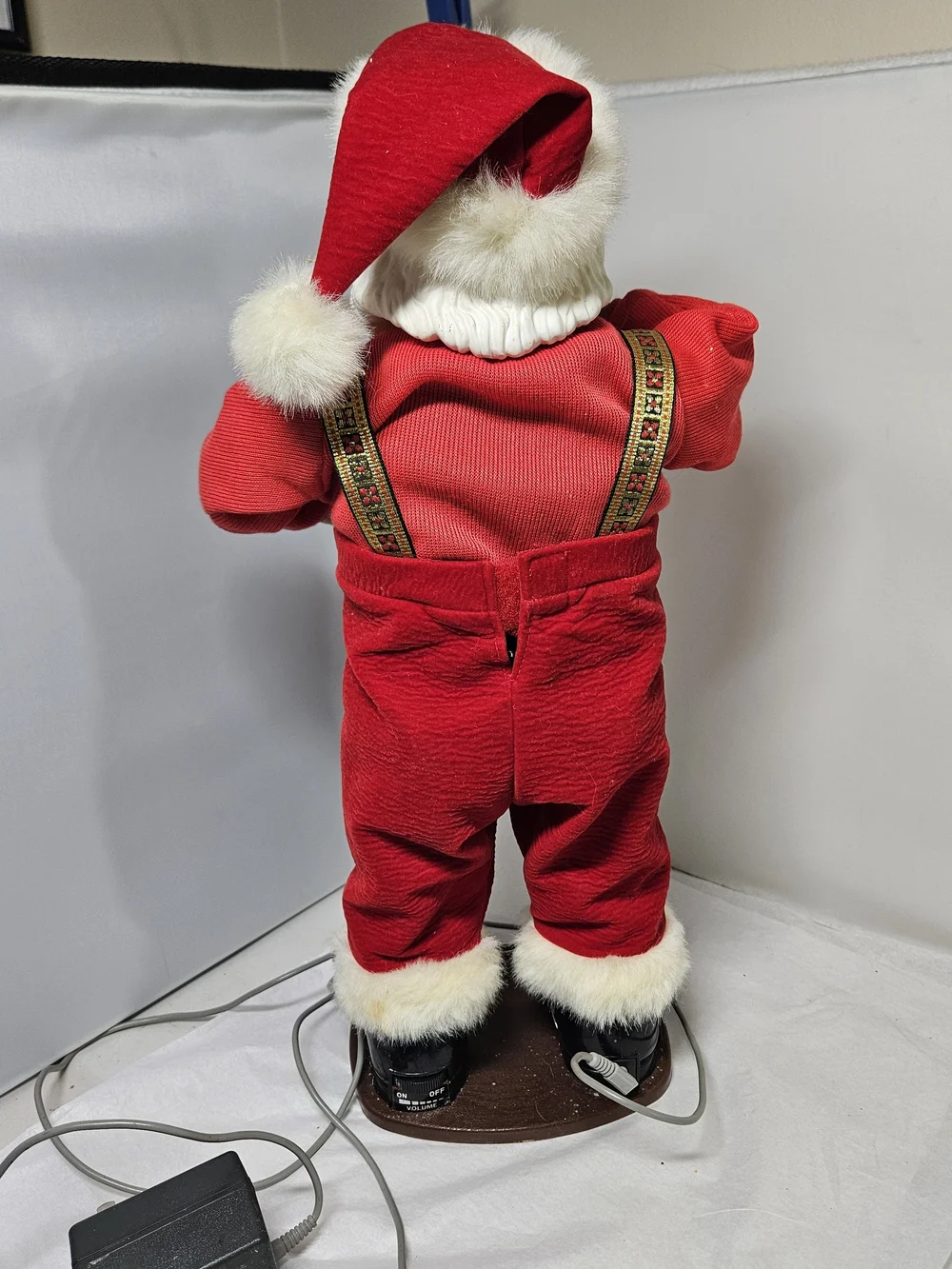 Musical Dancing Santa Claus Doll Christmas Decor.